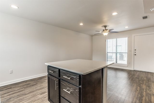 2106 Bennett Avenue 209, Dallas, TX 75206