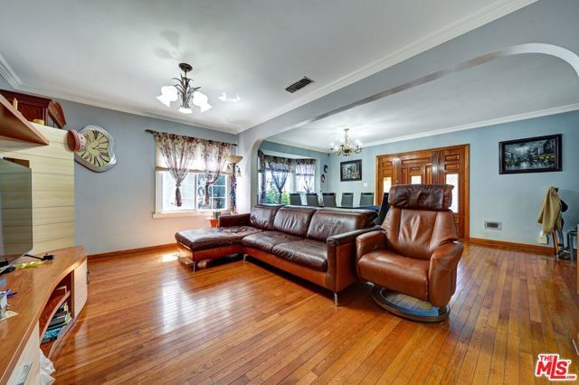 840 N Poinsettia Place, Los Angeles, CA 90046