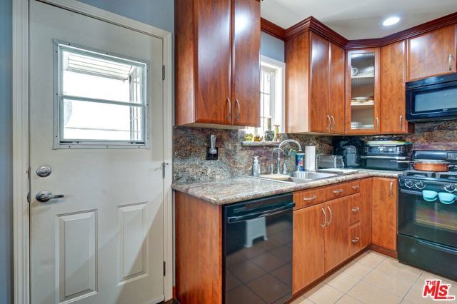 840 N Poinsettia Place, Los Angeles, CA 90046