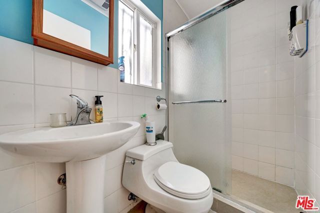 840 N Poinsettia Place, Los Angeles, CA 90046