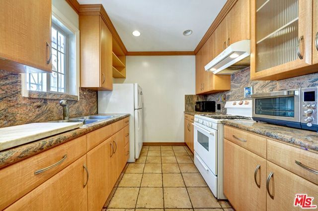 840 N Poinsettia Place, Los Angeles, CA 90046