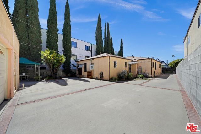 840 N Poinsettia Place, Los Angeles, CA 90046