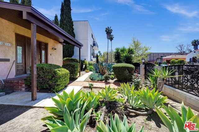 840 N Poinsettia Place, Los Angeles, CA 90046