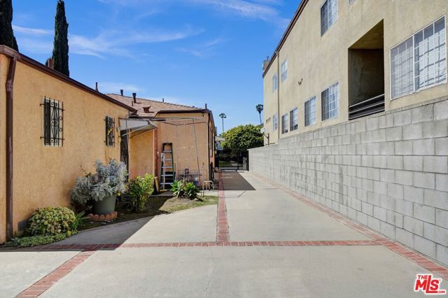 840 N Poinsettia Place, Los Angeles, CA 90046