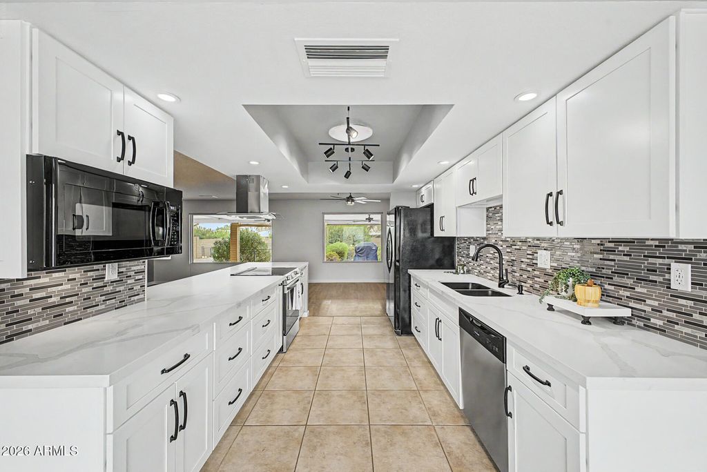 9433 W HUTTON Drive, Sun City, AZ 85351
