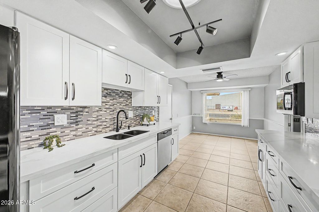 9433 W HUTTON Drive, Sun City, AZ 85351 — photo 2