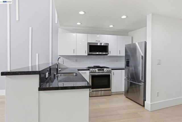 965 Folsom St 207, San Francisco, CA 94107