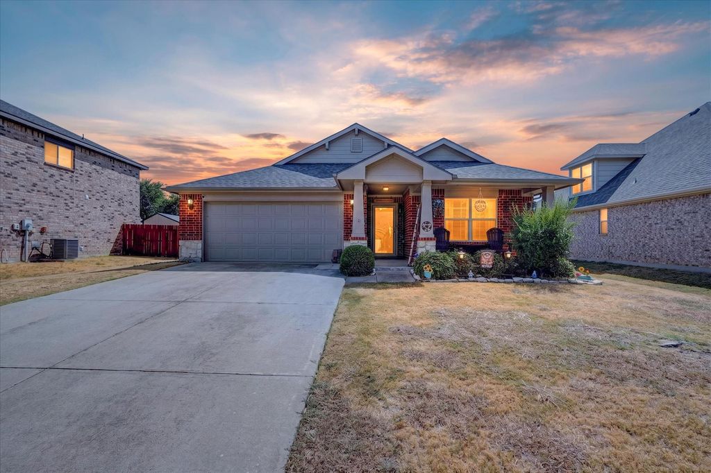521 Leatherman Drive, Saginaw, TX 76179 — exterior