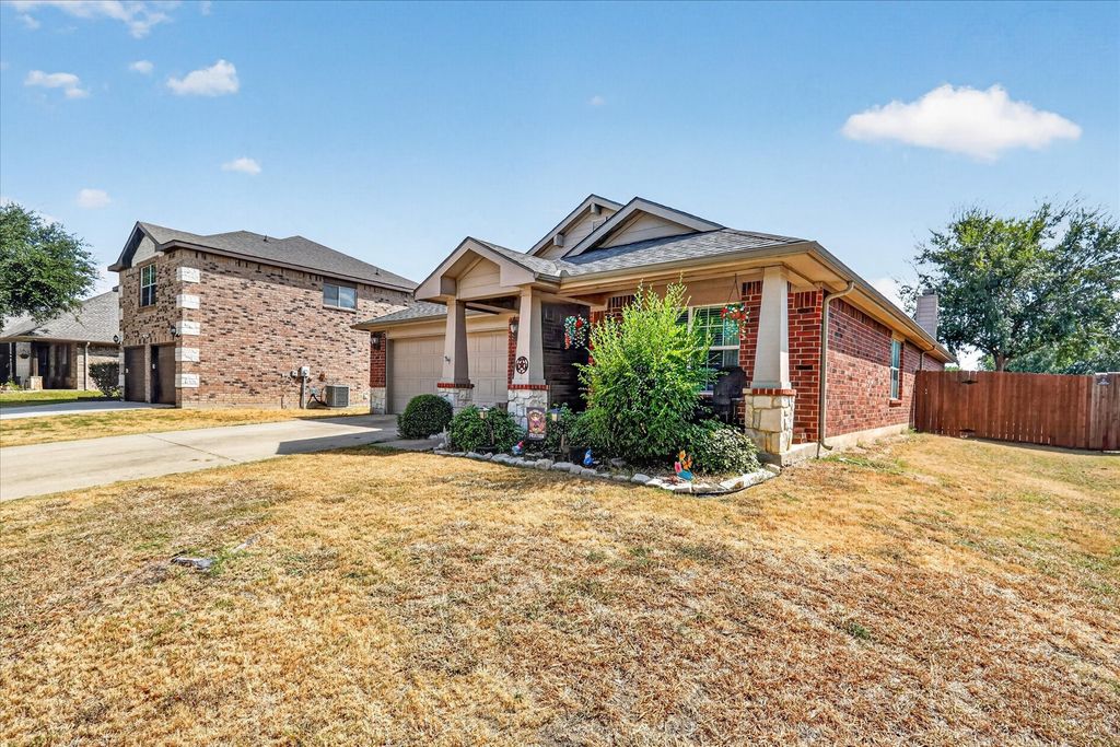 521 Leatherman Drive, Saginaw, TX 76179 — photo 2