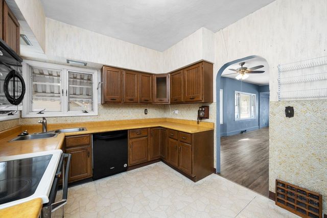 5108 6TH Avenue, Moline, IL 61265