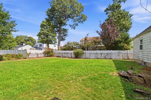 573 Grove Place, Oceanside, NY 11572