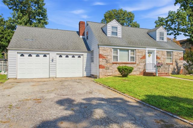 573 Grove Place, Oceanside, NY 11572