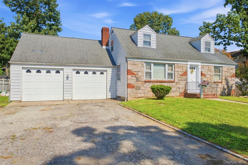 573 Grove Place, Oceanside, NY 11572 — photo 3