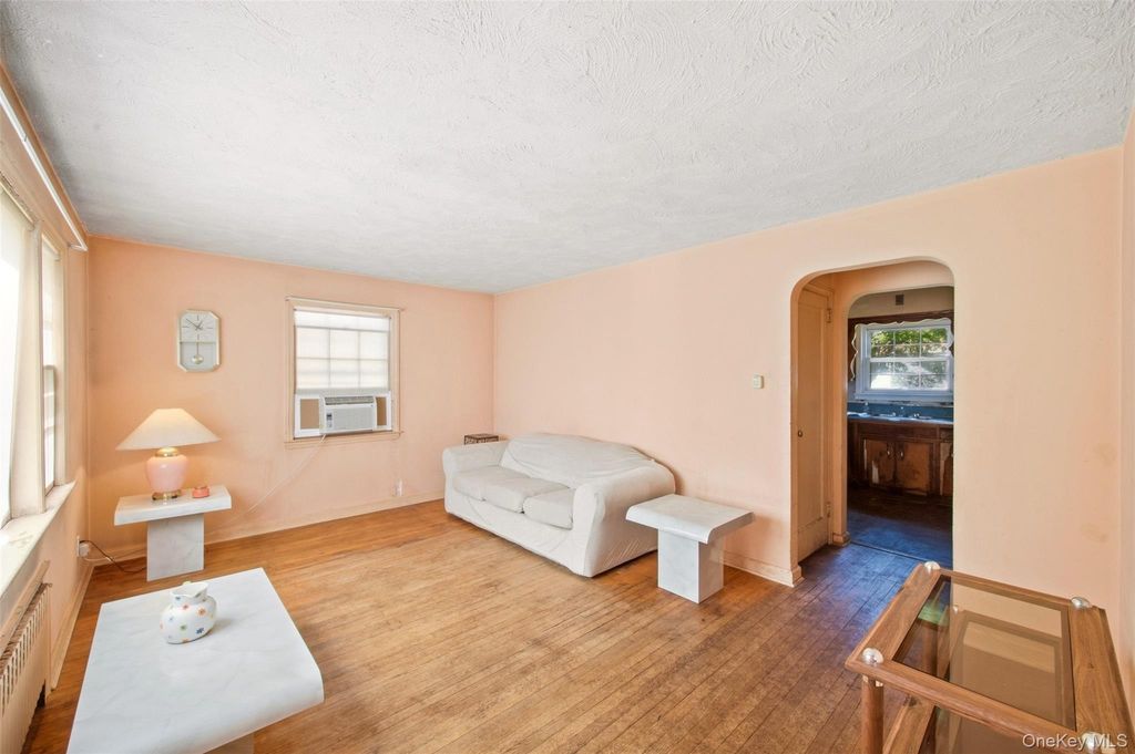 573 Grove Place, Oceanside, NY 11572 — photo 4