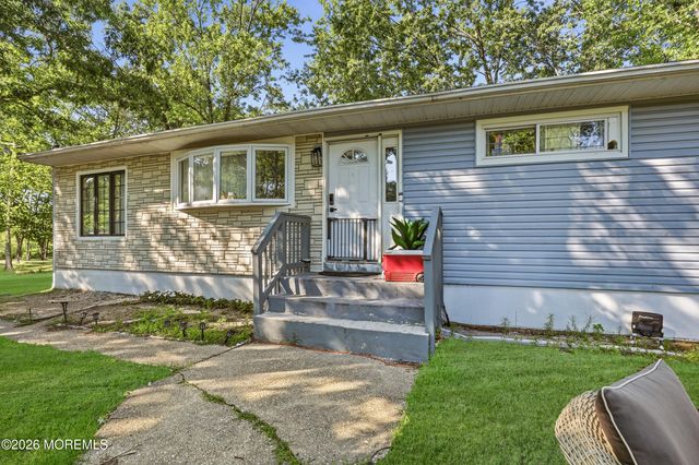 2684 Spruce Drive, Manchester, NJ 08759
