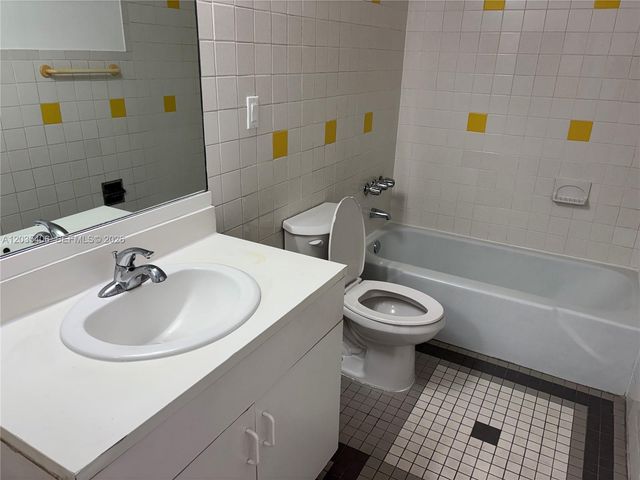 10790 N Kendall Dr C-24, Miami, FL 33176