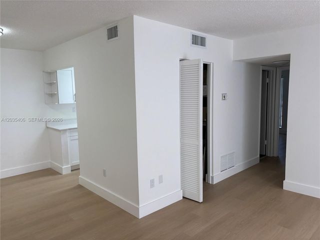 10790 N Kendall Dr C-24, Miami, FL 33176