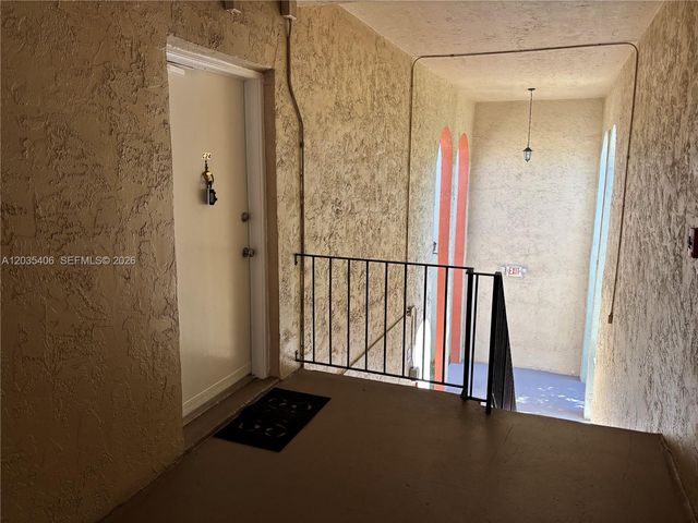 10790 N Kendall Dr C-24, Miami, FL 33176