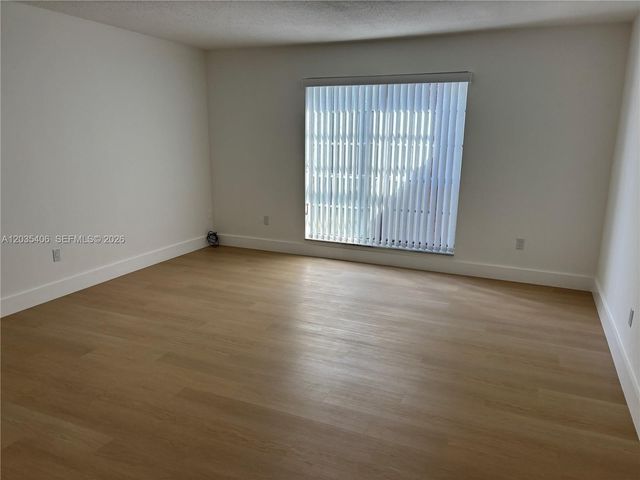 10790 N Kendall Dr C-24, Miami, FL 33176