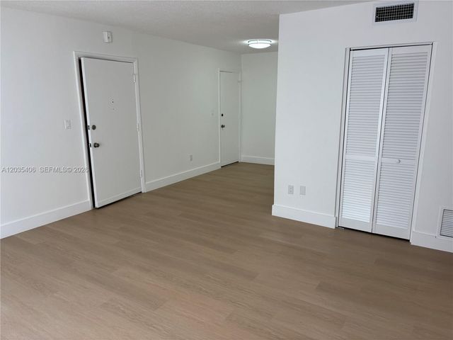10790 N Kendall Dr C-24, Miami, FL 33176