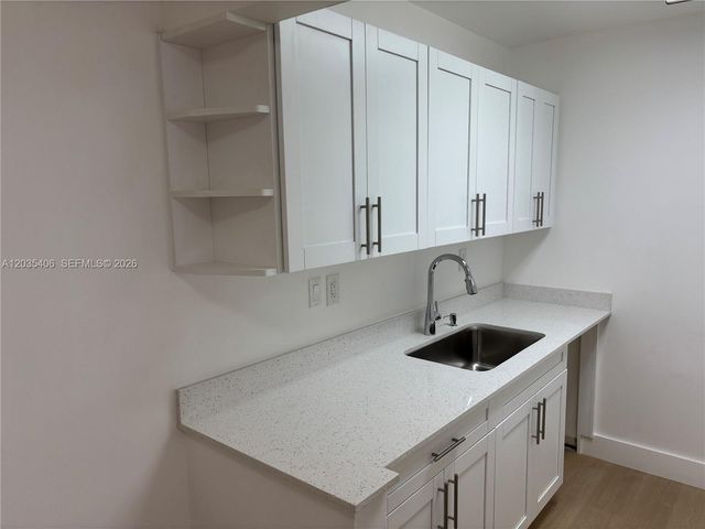 10790 N Kendall Dr C-24, Miami, FL 33176