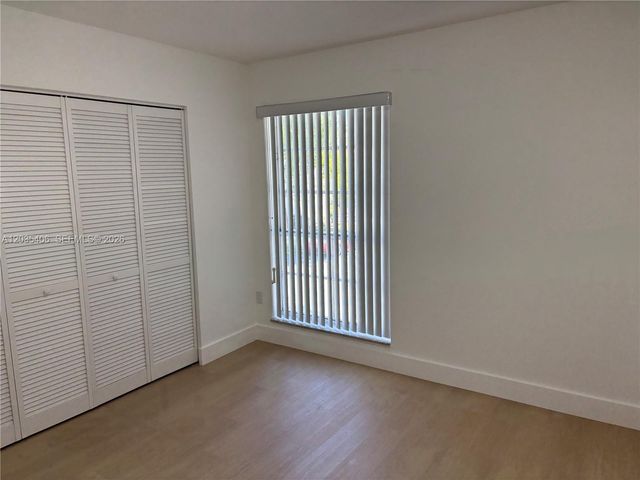 10790 N Kendall Dr C-24, Miami, FL 33176