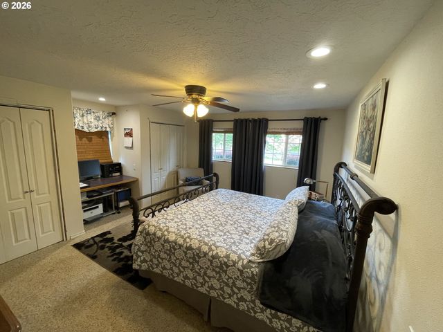 31601 Se LAWRENCE Rd, Estacada, OR 97023