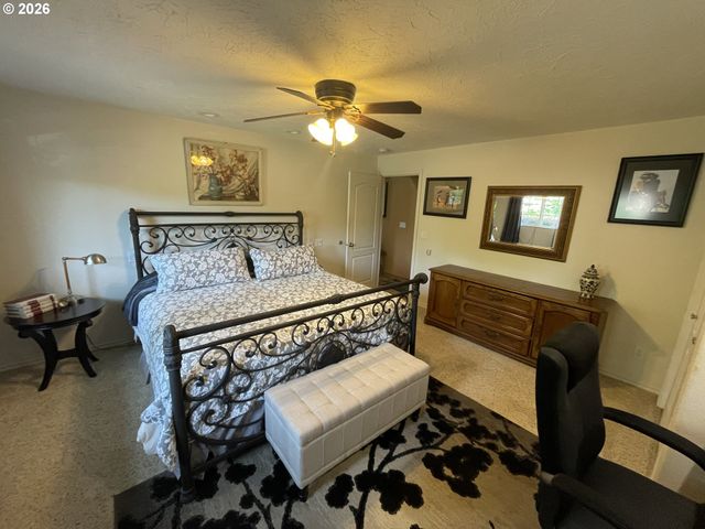 31601 Se LAWRENCE Rd, Estacada, OR 97023