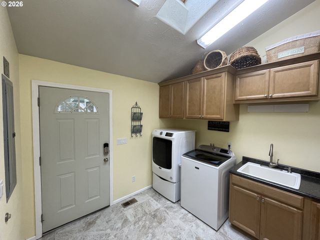 31601 Se LAWRENCE Rd, Estacada, OR 97023