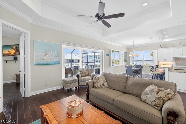 243 Driftwood LN, Fort Myers Beach, FL 33931
