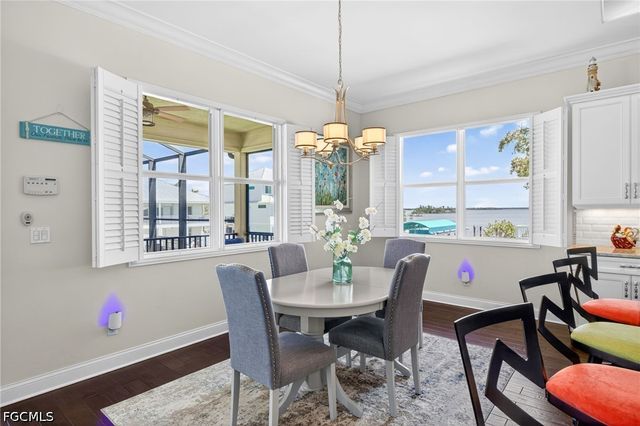 243 Driftwood LN, Fort Myers Beach, FL 33931
