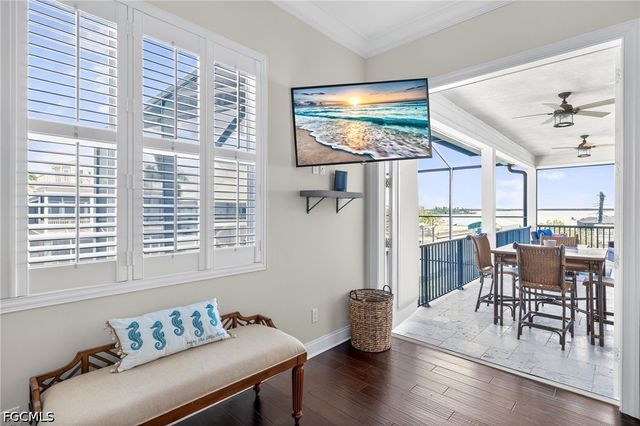 243 Driftwood LN, Fort Myers Beach, FL 33931