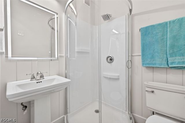 243 Driftwood LN, Fort Myers Beach, FL 33931