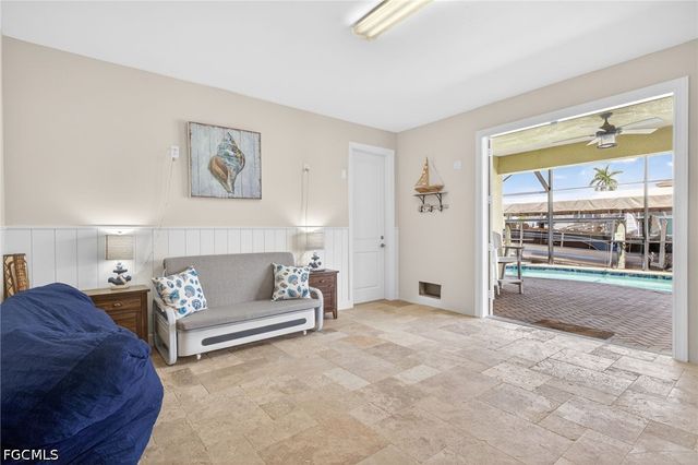 243 Driftwood LN, Fort Myers Beach, FL 33931