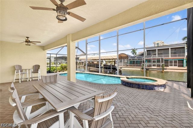 243 Driftwood LN, Fort Myers Beach, FL 33931