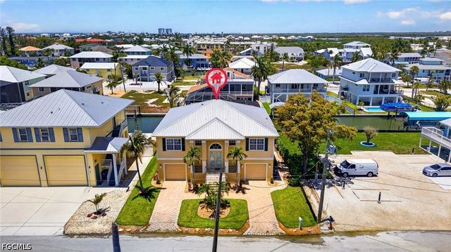 243 Driftwood LN, Fort Myers Beach, FL 33931