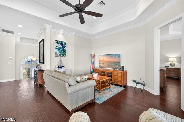 243 Driftwood LN, Fort Myers Beach, FL 33931