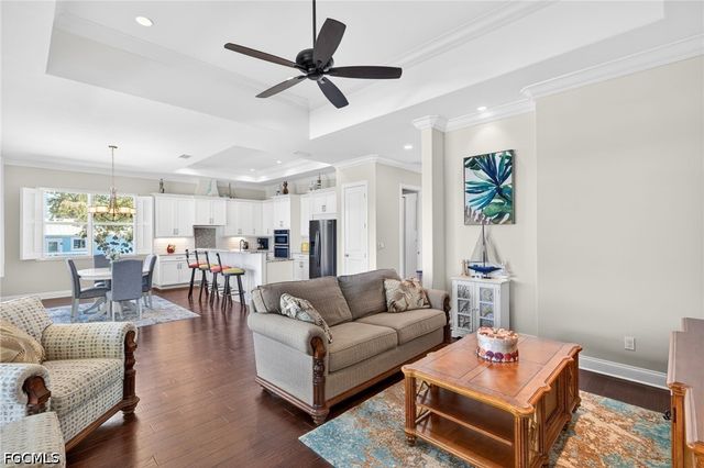 243 Driftwood LN, Fort Myers Beach, FL 33931
