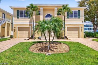 243 Driftwood LN, Fort Myers Beach, FL 33931