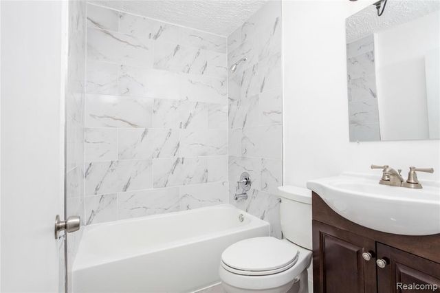 18261 Brentwood Street, Livonia, MI 48152
