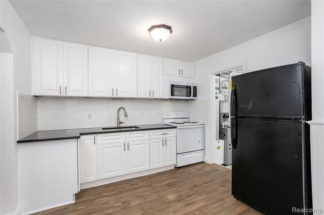 18261 Brentwood Street, Livonia, MI 48152