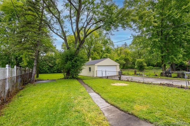 18261 Brentwood Street, Livonia, MI 48152