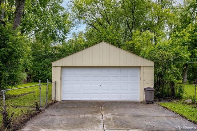 18261 Brentwood Street, Livonia, MI 48152