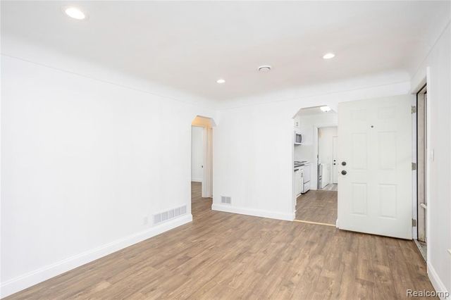 18261 Brentwood Street, Livonia, MI 48152