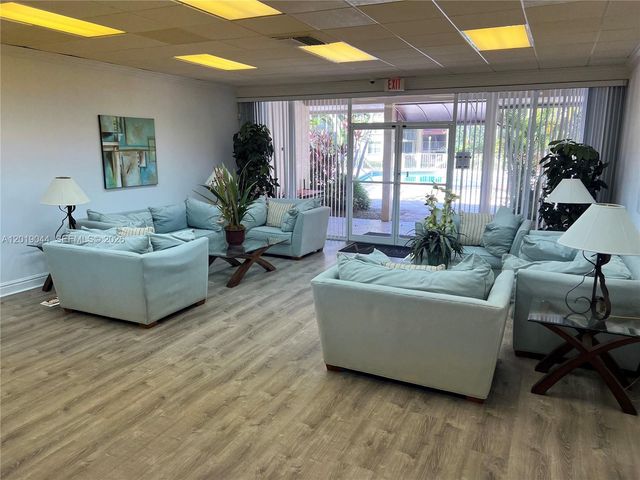 13120 SW 92nd Ave B-PH2, Miami, FL 33176