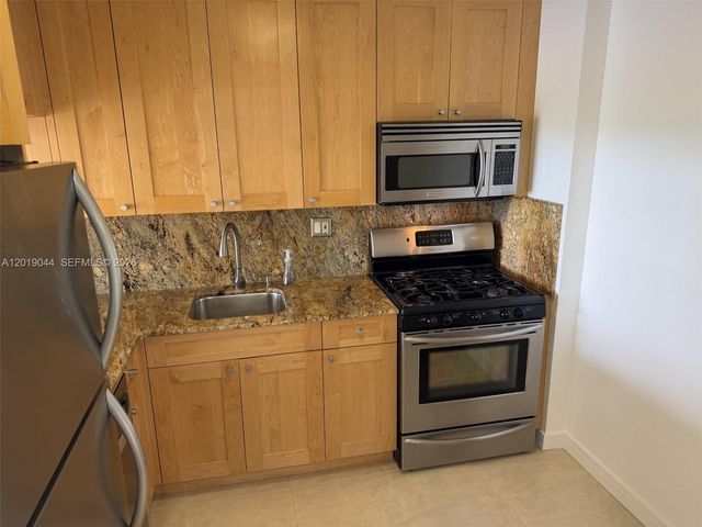 13120 SW 92nd Ave B-PH2, Miami, FL 33176