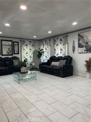 7161 Bobbie Ave, Winton, CA 95301