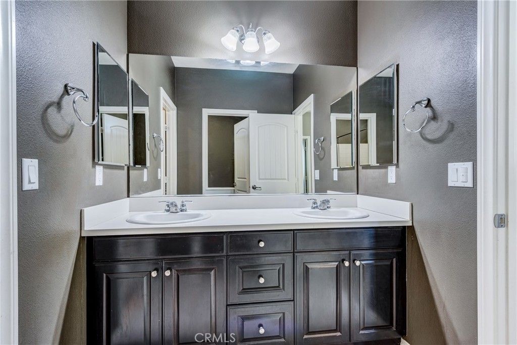 Image 42 of property listing at 31562 Shoregrass Lane, Murrieta, CA 92563