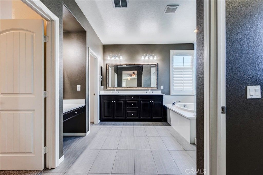 Image 50 of property listing at 31562 Shoregrass Lane, Murrieta, CA 92563
