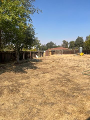 17495 Melba Drive E, Madera, CA 93638